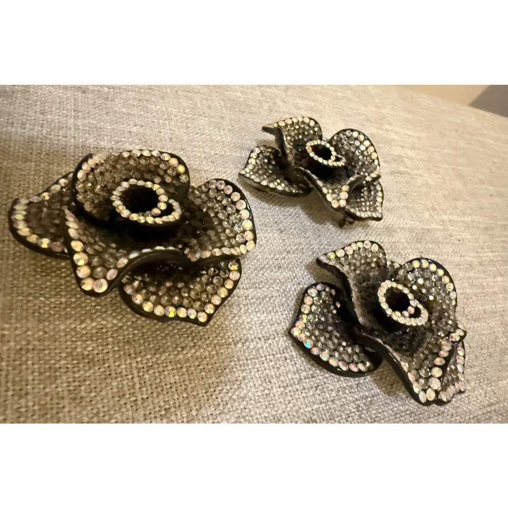 🌸 Vintage Rhinestone Flower Brooch Pins – Set of 3 | Black & Aurora Borealis
